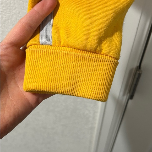 Gymshark Legacy Cropped Sweater - Picture 9 of 10